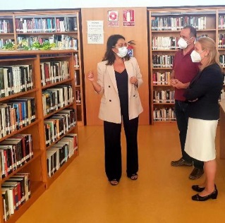 ©Ayto.Granada: LAS BIBLIOTECAS MUNICIPALES CELEBRAN EL DA DEL LIBRO 2021 CON UN NUTRIDO PROGRAMA DE ACTIVIDADES QUE CONMEMORA EL 400 ANIVERSARIO DEL FABULISTA JEAN DE LA FONTAINE Y EL CENTENARIO DE EMILIA PARDO BAZN